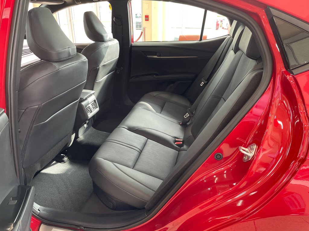 2025 Toyota Camry XSE hybride AWD in Cowansville, Quebec - 10 - w1024h768px