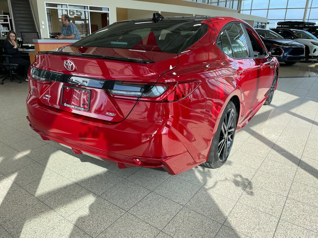 2025 Toyota Camry XSE hybride AWD in Cowansville, Quebec - 14 - w1024h768px