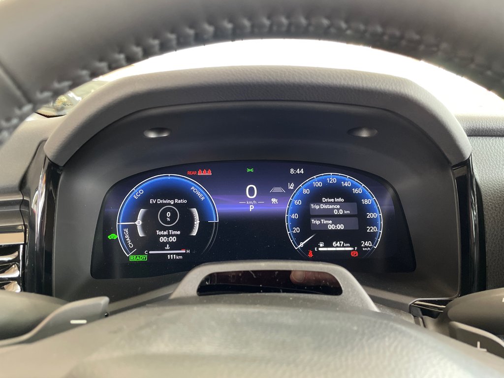 2025 Toyota Camry XSE hybride AWD in Cowansville, Quebec - 6 - w1024h768px