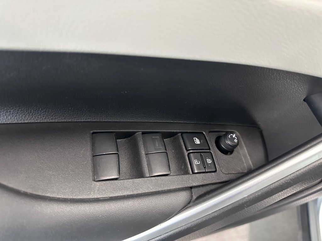 Toyota COROLLA CROSS L 2024 à Cowansville, Québec - 18 - w1024h768px