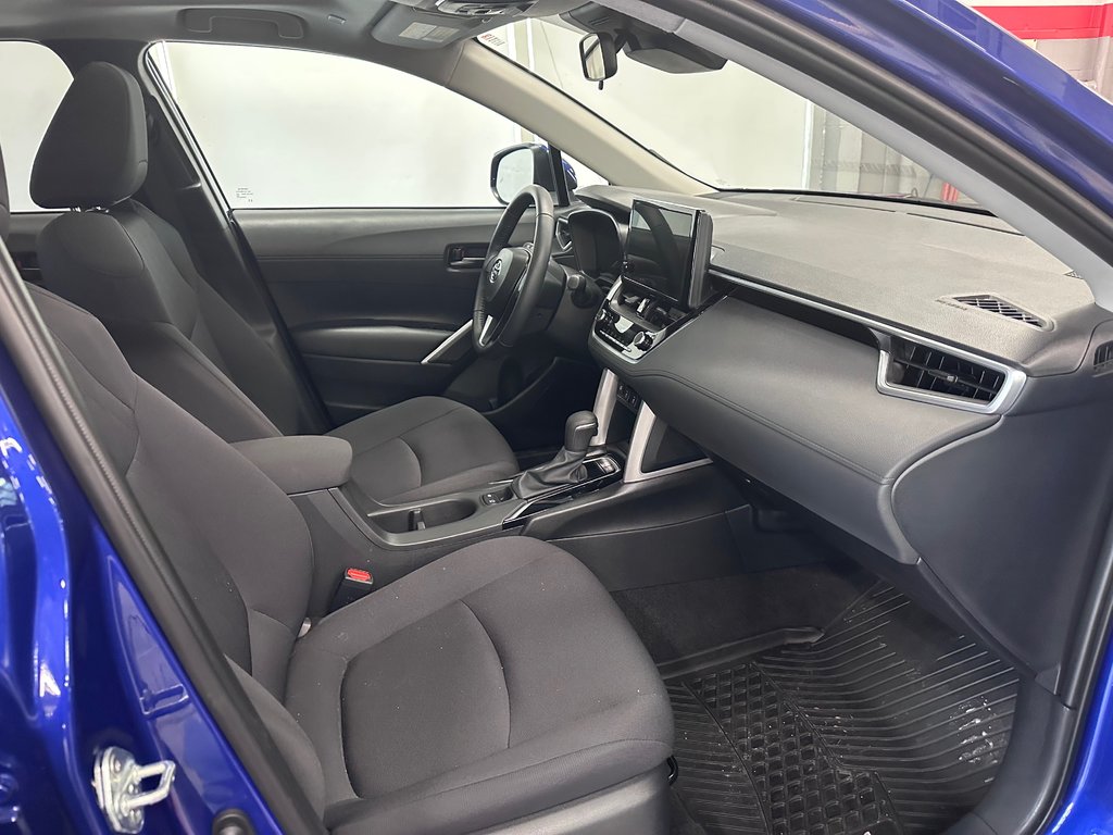 2024 Toyota COROLLA CROSS LE Premium AWD in Cowansville, Quebec - 15 - w1024h768px