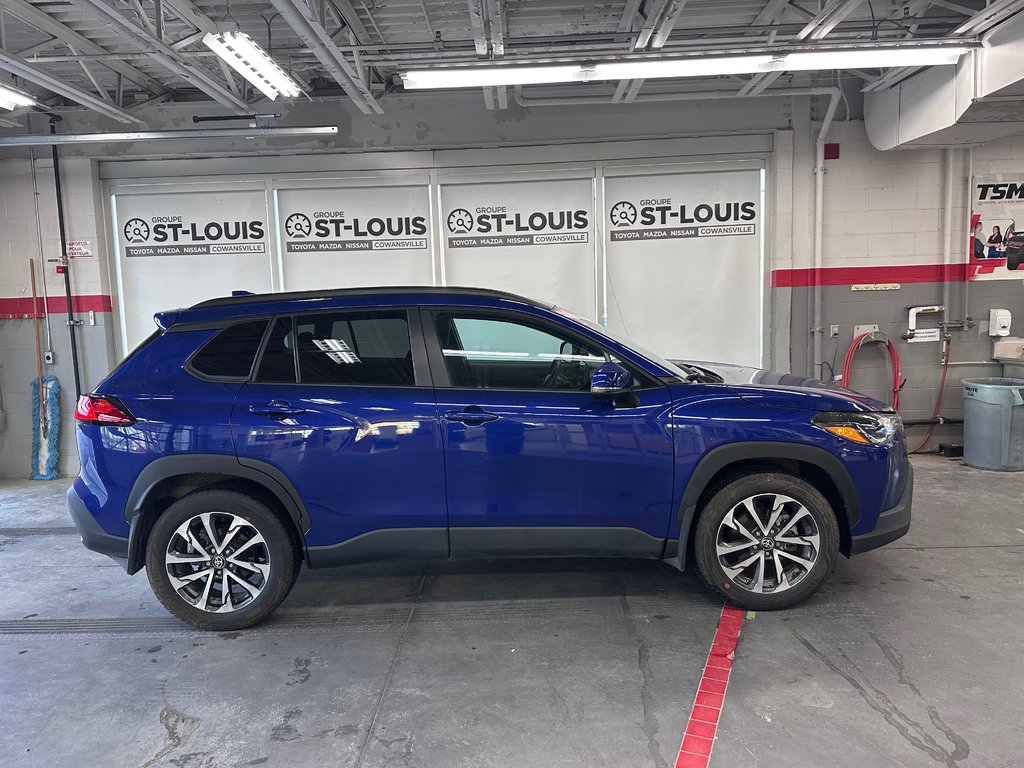 2024 Toyota COROLLA CROSS LE Premium AWD in Cowansville, Quebec - 8 - w1024h768px