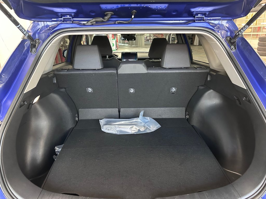 2024 Toyota COROLLA CROSS LE Premium AWD in Cowansville, Quebec - 11 - w1024h768px