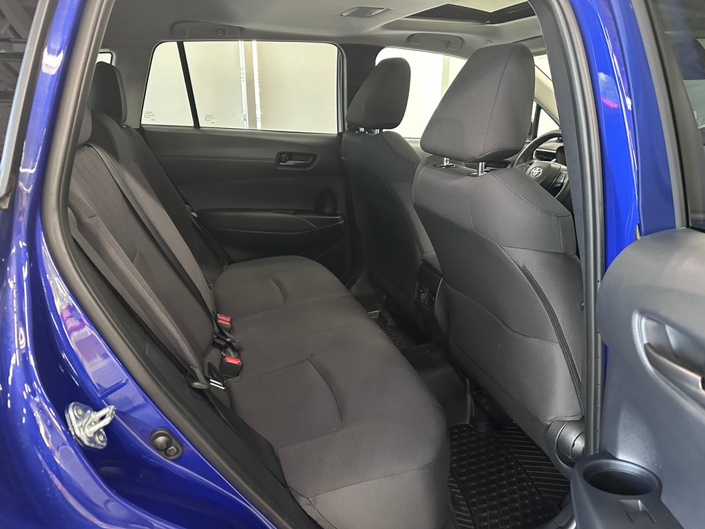 2024 Toyota COROLLA CROSS LE Premium AWD in Cowansville, Quebec - 14 - w1024h768px