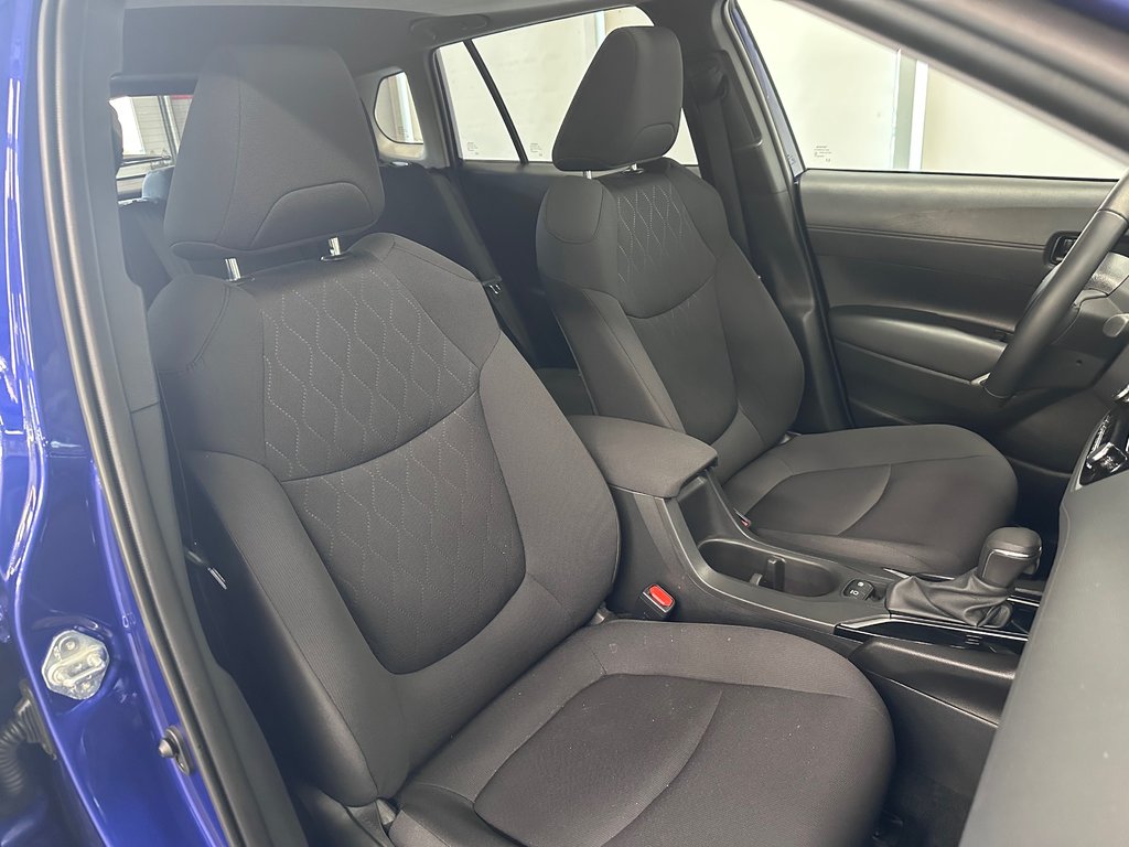 2024 Toyota COROLLA CROSS LE Premium AWD in Cowansville, Quebec - 16 - w1024h768px