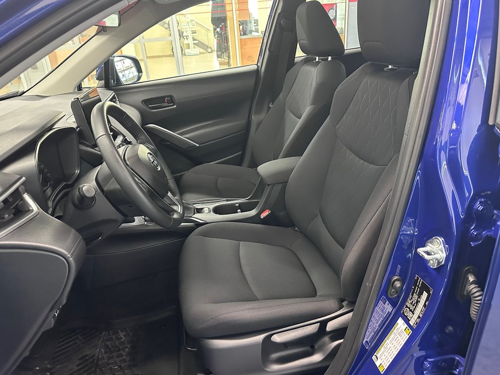 2024 Toyota COROLLA CROSS LE Premium AWD in Cowansville, Quebec - 17 - w1024h768px