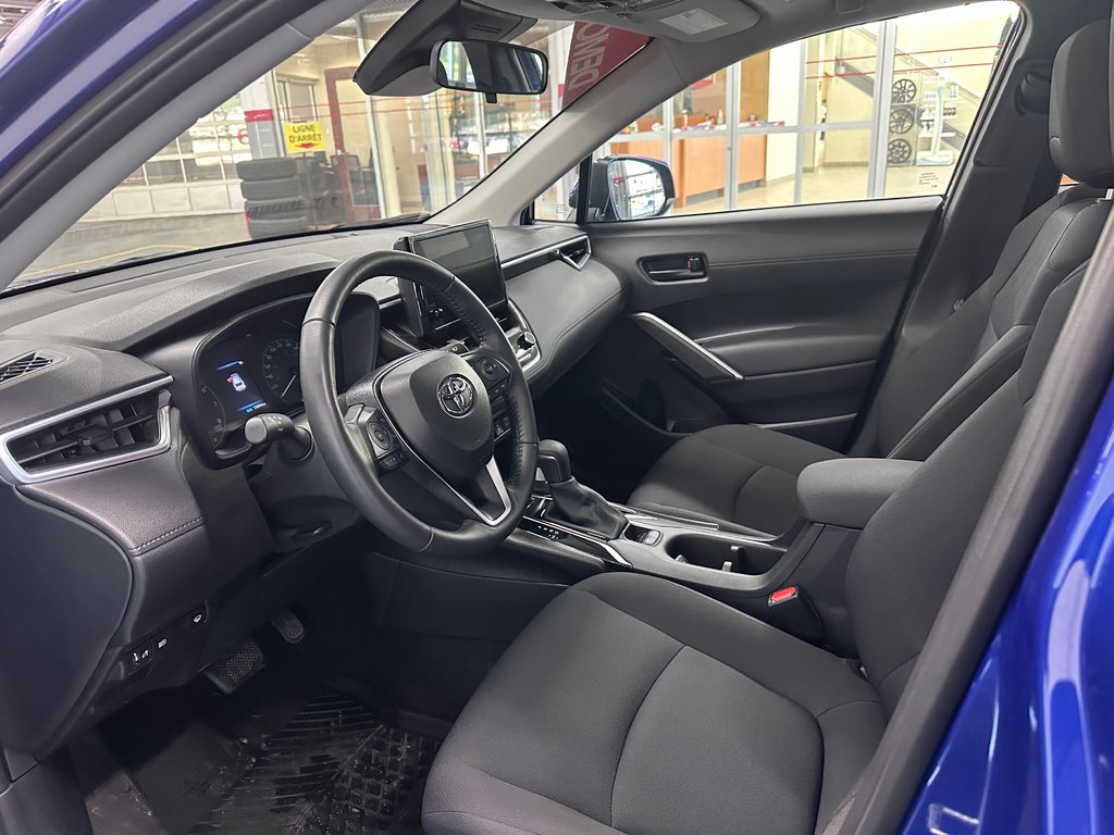 2024 Toyota COROLLA CROSS LE Premium AWD in Cowansville, Quebec - 18 - w1024h768px
