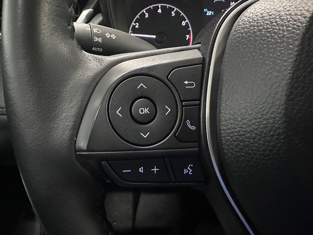 2024 Toyota COROLLA CROSS LE Premium AWD in Cowansville, Quebec - 24 - w1024h768px