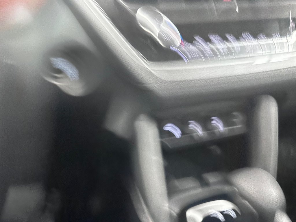 2024 Toyota COROLLA CROSS LE Premium AWD in Cowansville, Quebec - 22 - w1024h768px