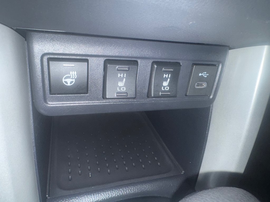 2024 Toyota COROLLA CROSS LE in Cowansville, Quebec - 15 - w1024h768px