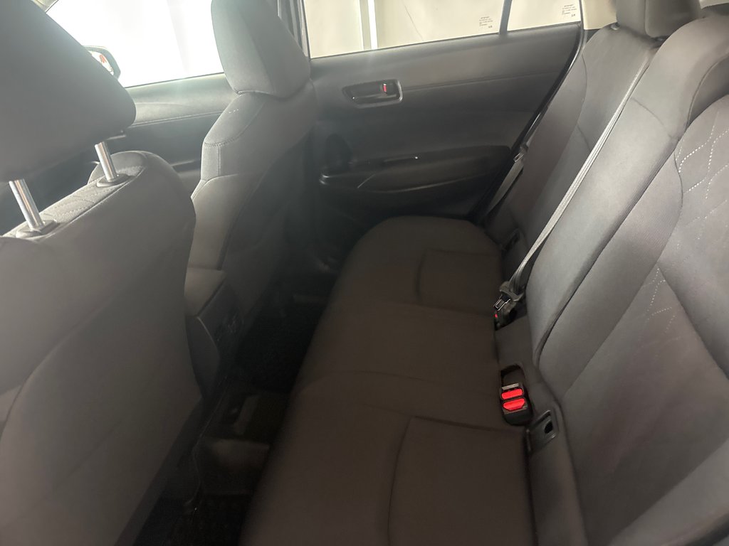 2024 Toyota COROLLA CROSS LE in Cowansville, Quebec - 9 - w1024h768px