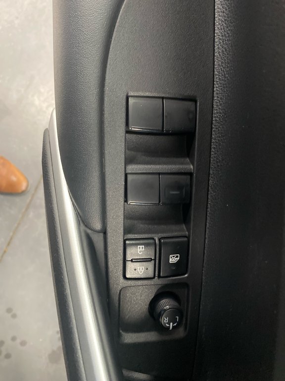 Toyota COROLLA CROSS LE 2024 à Cowansville, Québec - 11 - w1024h768px