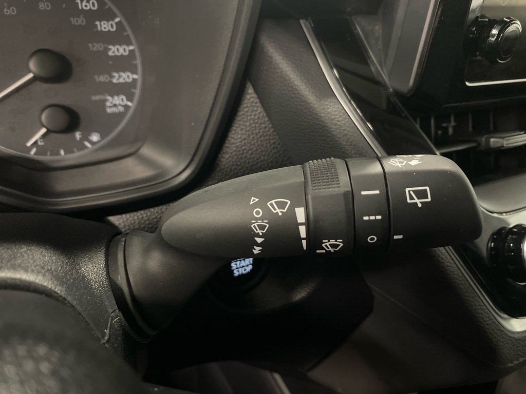Toyota COROLLA CROSS LE 2024 à Cowansville, Québec - 15 - w1024h768px