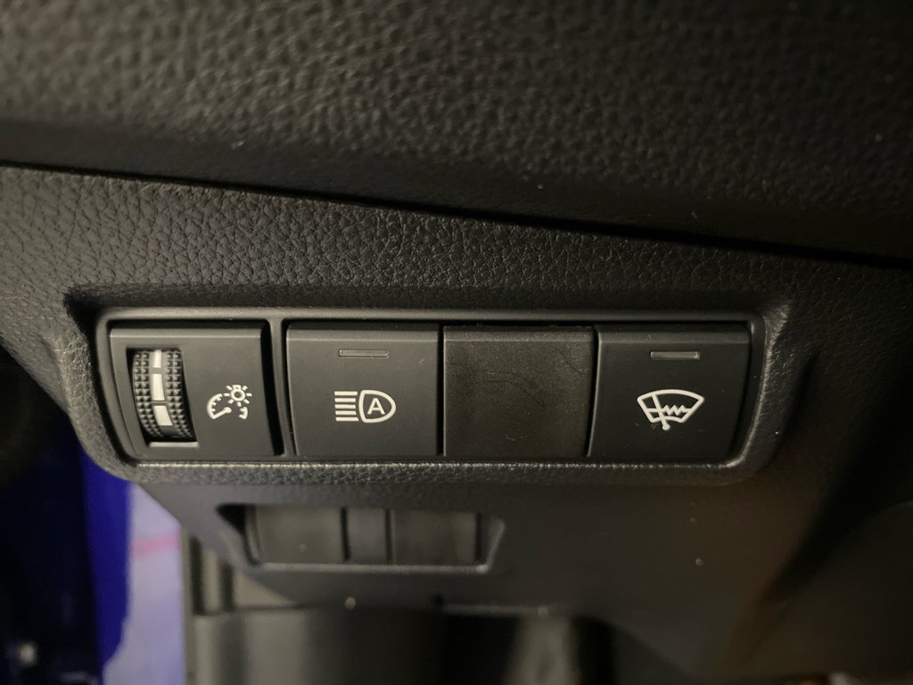 Toyota COROLLA CROSS LE 2024 à Cowansville, Québec - 12 - w1024h768px