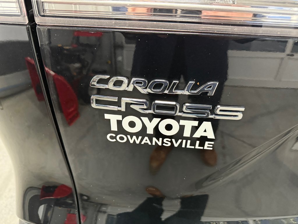 2024 Toyota Corolla Cross L AWD in Cowansville, Quebec - 9 - w1024h768px