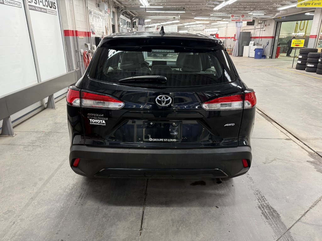 2024 Toyota Corolla Cross L AWD in Cowansville, Quebec - 8 - w1024h768px