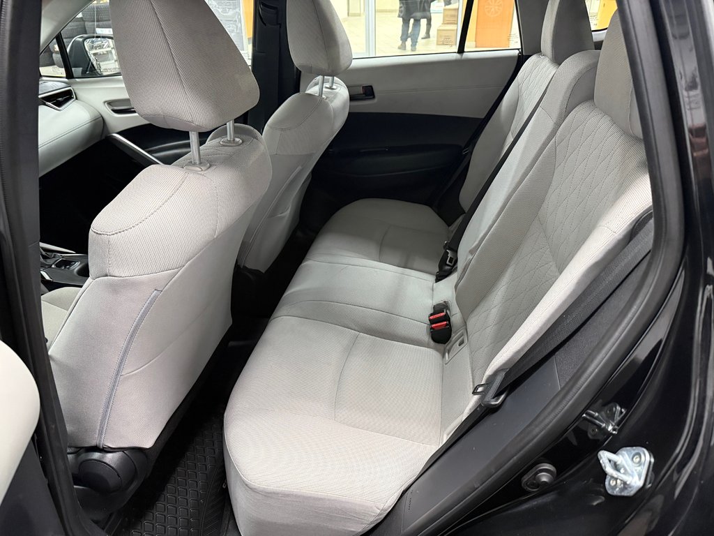 2024 Toyota Corolla Cross L AWD in Cowansville, Quebec - 12 - w1024h768px