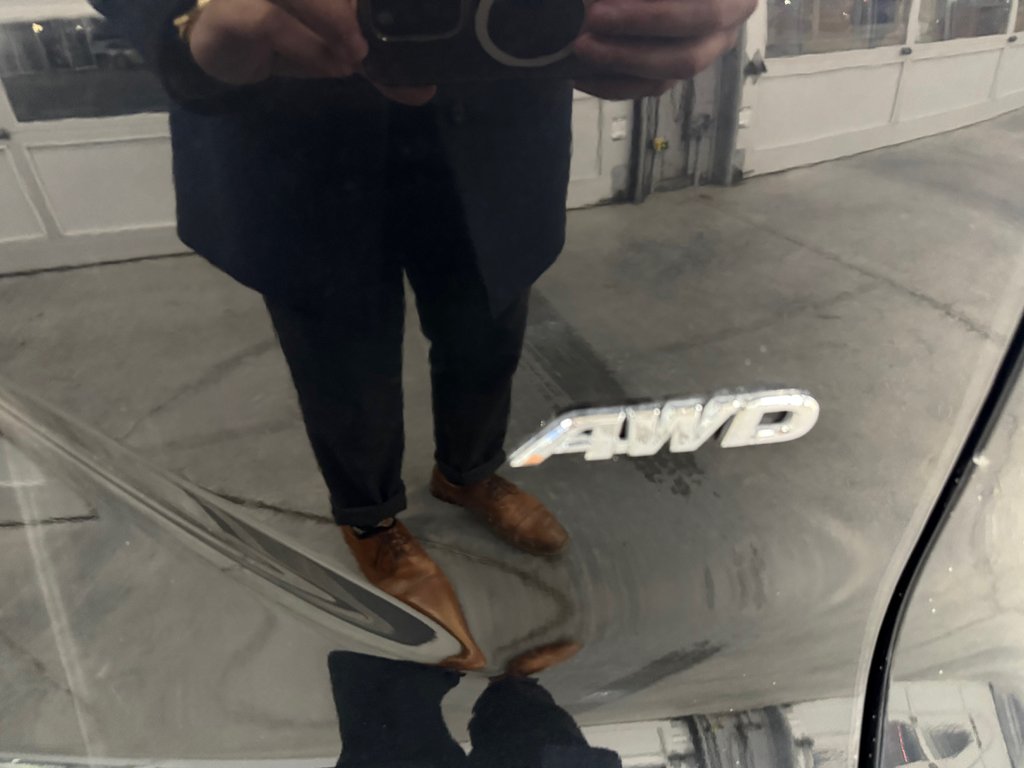 2024 Toyota Corolla Cross L AWD in Cowansville, Quebec - 10 - w1024h768px