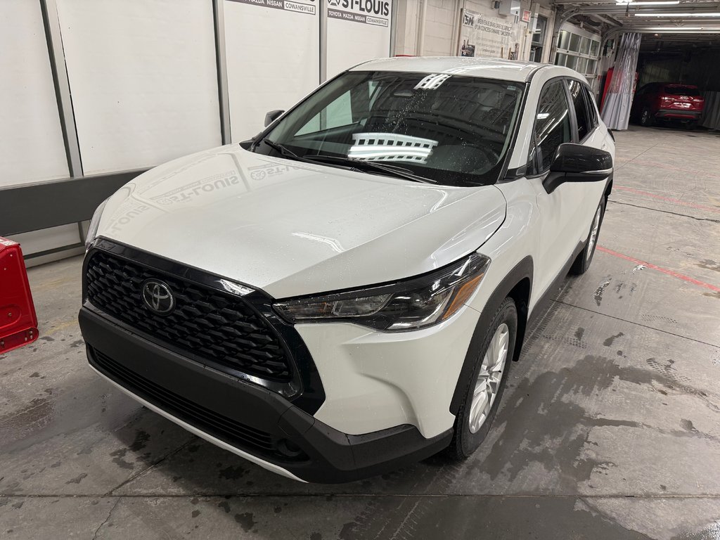 Toyota Corolla Cross LE AWD 2025 à Cowansville, Québec - 1 - w1024h768px