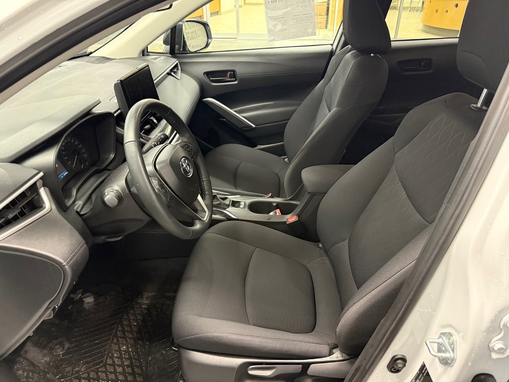 Toyota Corolla Cross LE AWD 2025 à Cowansville, Québec - 14 - w1024h768px
