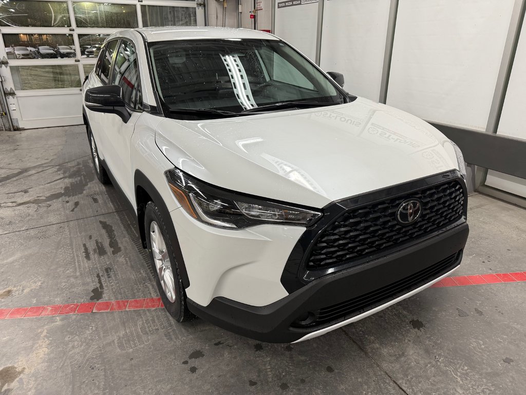 Toyota Corolla Cross LE AWD 2025 à Cowansville, Québec - 5 - w1024h768px