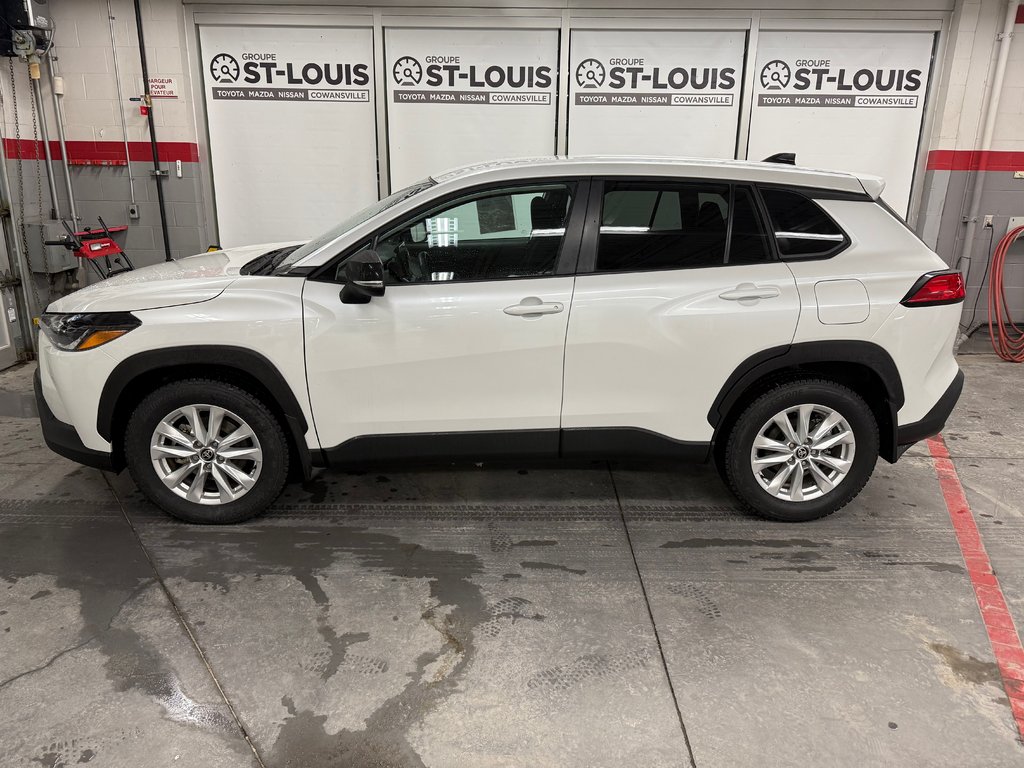 Toyota Corolla Cross LE AWD 2025 à Cowansville, Québec - 3 - w1024h768px