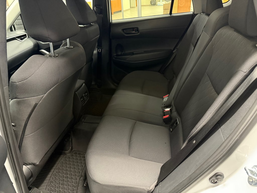 Toyota Corolla Cross LE AWD 2025 à Cowansville, Québec - 12 - w1024h768px