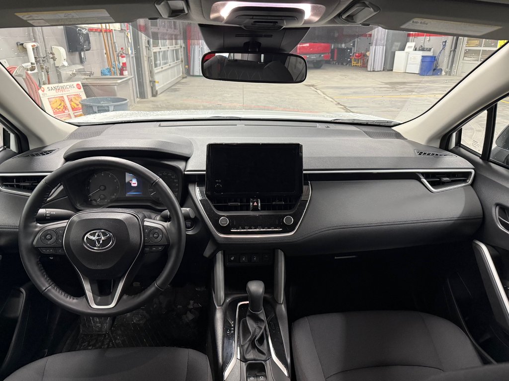 Toyota Corolla Cross LE AWD 2025 à Cowansville, Québec - 13 - w1024h768px