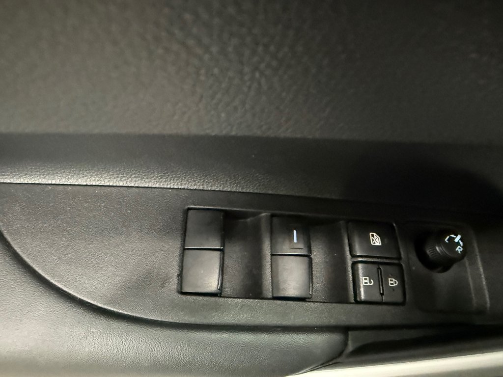 Toyota Corolla Cross LE AWD 2025 à Cowansville, Québec - 15 - w1024h768px