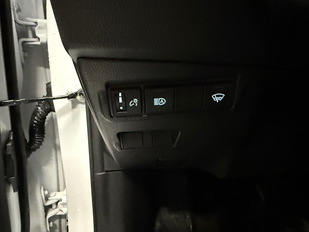 Toyota Corolla Cross LE AWD 2025 à Cowansville, Québec - 16 - w1024h768px