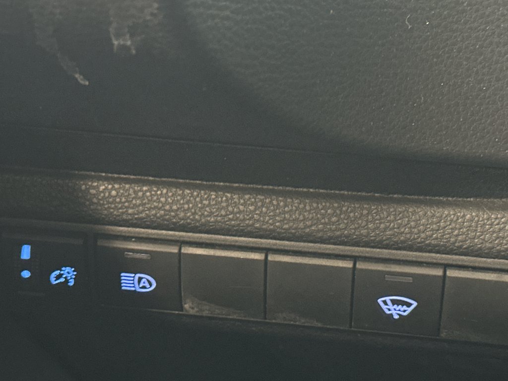 Toyota Corolla Hatchback SE 2022 à Cowansville, Québec - 36 - w1024h768px