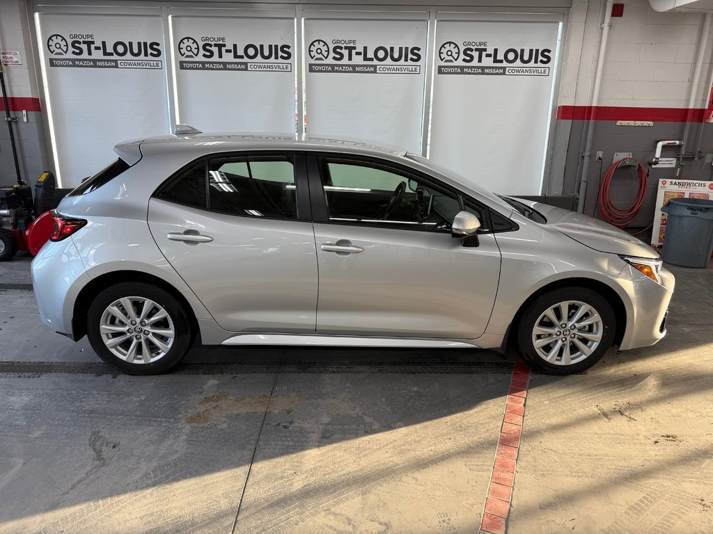 Toyota Corolla Hatchback SE PLUS 2025 à Cowansville, Québec - 6 - w1024h768px