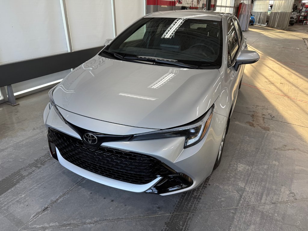 Toyota Corolla Hatchback SE PLUS 2025 à Cowansville, Québec - 1 - w1024h768px