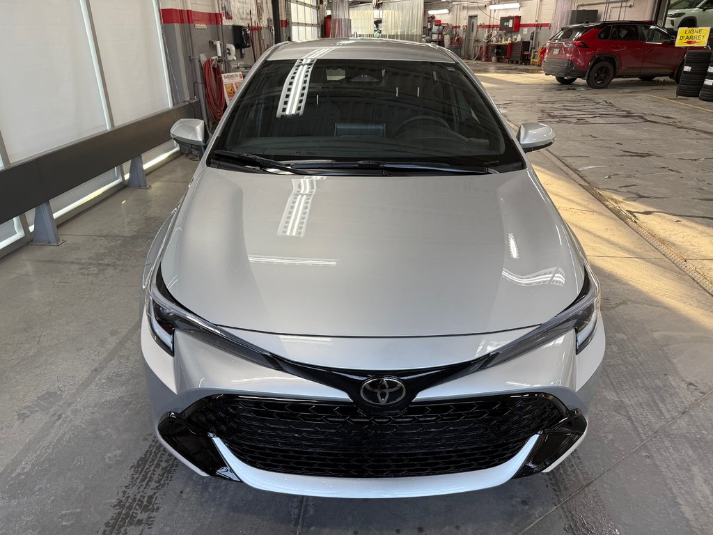 Toyota Corolla Hatchback SE PLUS 2025 à Cowansville, Québec - 2 - w1024h768px