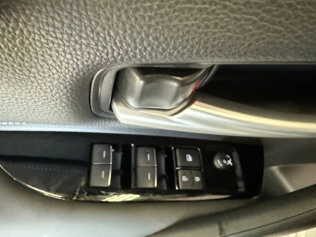 Toyota Corolla Hatchback SE PLUS 2025 à Cowansville, Québec - 15 - w1024h768px