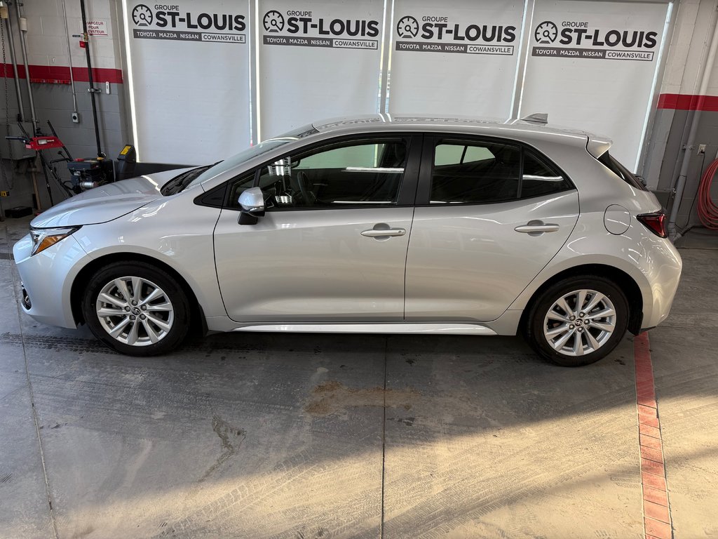 Toyota Corolla Hatchback SE PLUS 2025 à Cowansville, Québec - 3 - w1024h768px