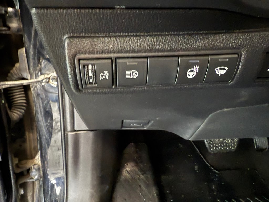 Toyota COROLLA HYBRID LE AWD 2023 à Cowansville, Québec - 15 - w1024h768px