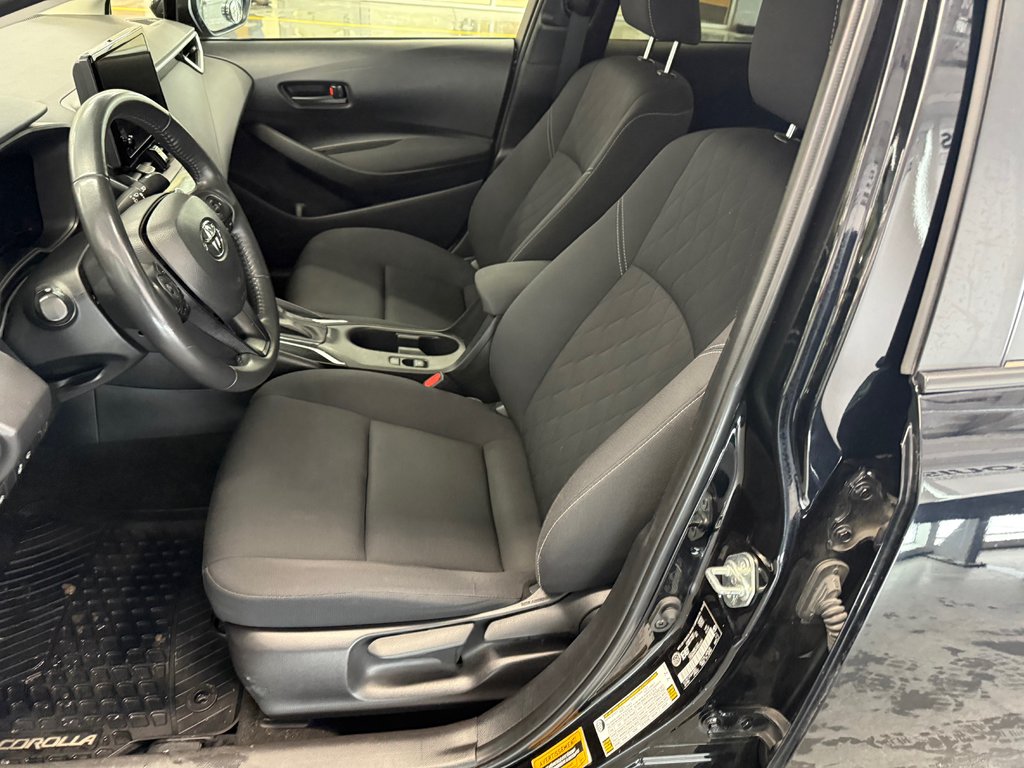 Toyota COROLLA HYBRID LE AWD 2023 à Cowansville, Québec - 13 - w1024h768px