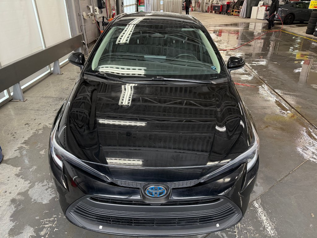 Toyota COROLLA HYBRID LE AWD 2023 à Cowansville, Québec - 2 - w1024h768px