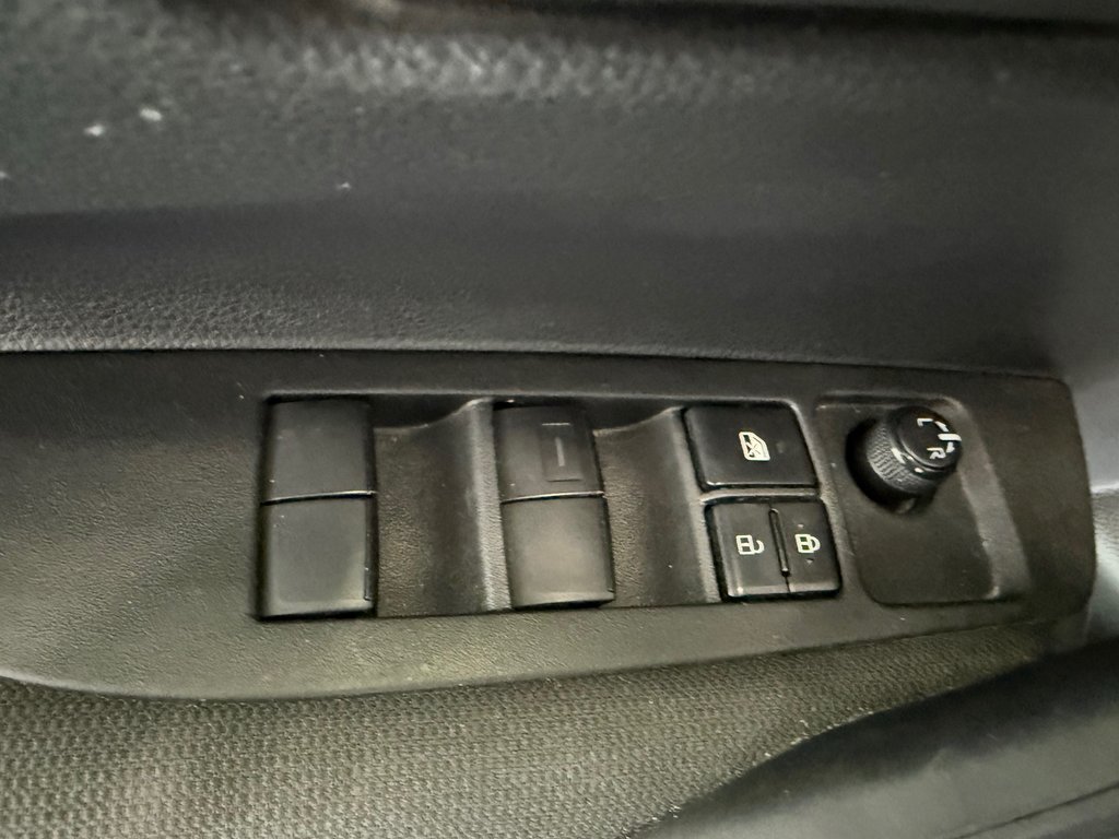 Toyota COROLLA HYBRID LE AWD 2023 à Cowansville, Québec - 14 - w1024h768px