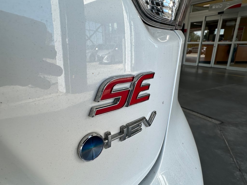 2025 Toyota COROLLA HYBRID SE AWD in Cowansville, Quebec - 16 - w1024h768px