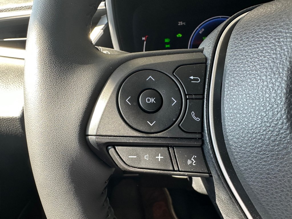 2025 Toyota COROLLA HYBRID SE AWD in Cowansville, Quebec - 25 - w1024h768px