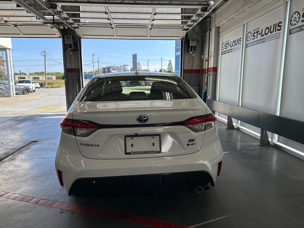 2025 Toyota COROLLA HYBRID SE AWD in Cowansville, Quebec - 5 - w1024h768px