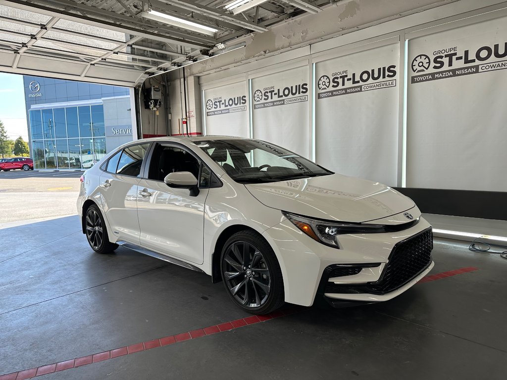 2025 Toyota COROLLA HYBRID SE AWD in Cowansville, Quebec - 7 - w1024h768px