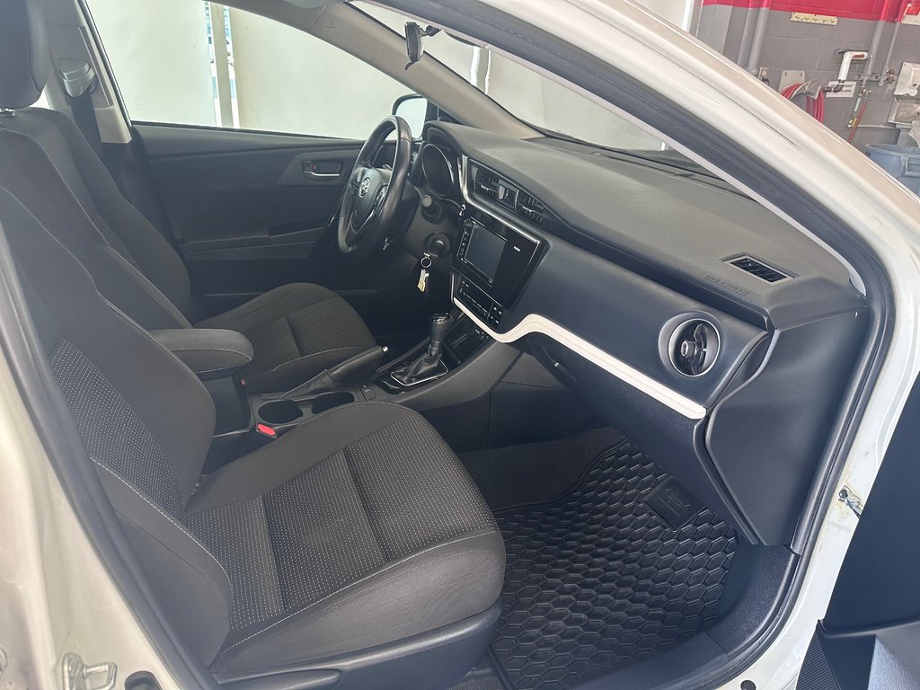 2017 Toyota Corolla iM Groupe Electrique / Sièges Chauffant / MAGS in Cowansville, Quebec - 13 - w1024h768px