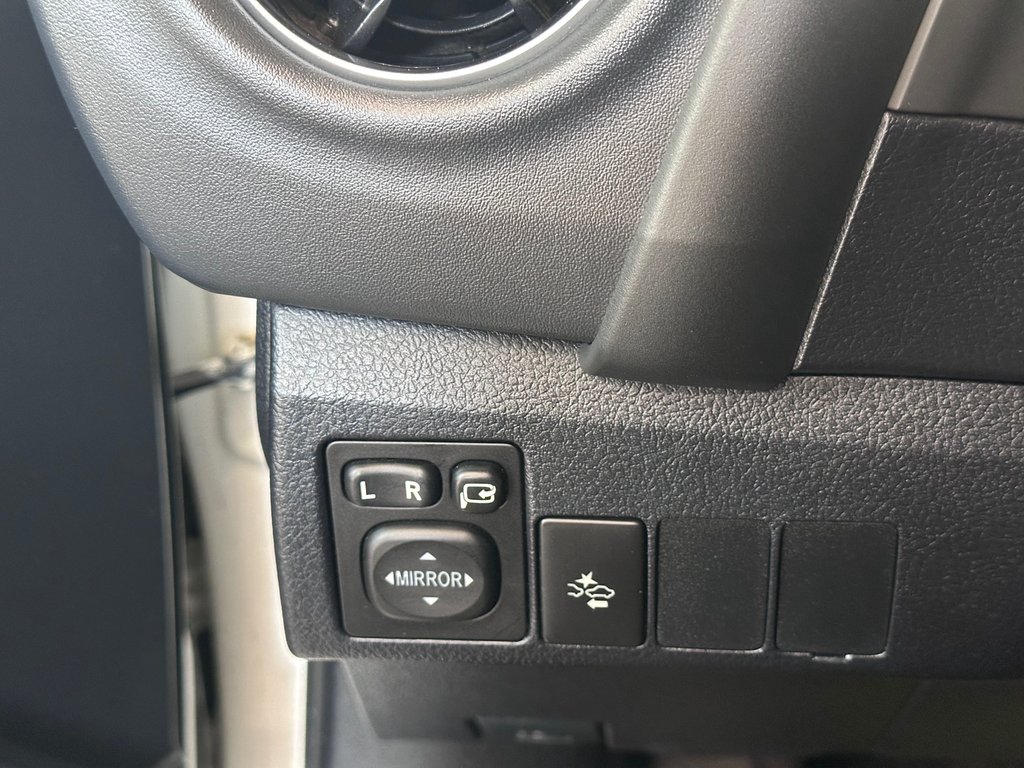 2017 Toyota Corolla iM Groupe Electrique / Sièges Chauffant / MAGS in Cowansville, Quebec - 18 - w1024h768px