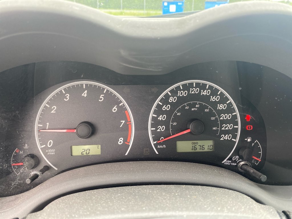 2010 Toyota Corolla CE in Cowansville, Quebec - 6 - w1024h768px