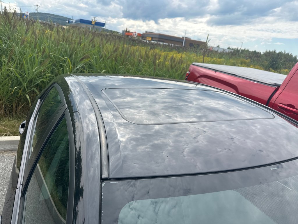 2014 Toyota Corolla SE GROUPE AMÉLIORÉ / CUIR / TOIT in Cowansville, Quebec - 2 - w1024h768px