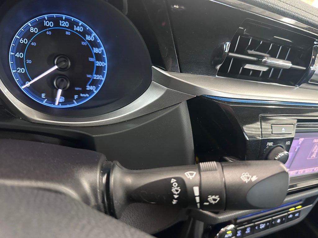 Toyota Corolla SE GROUPE AMÉLIORÉ / CUIR / TOIT 2014 à Cowansville, Québec - 33 - w1024h768px