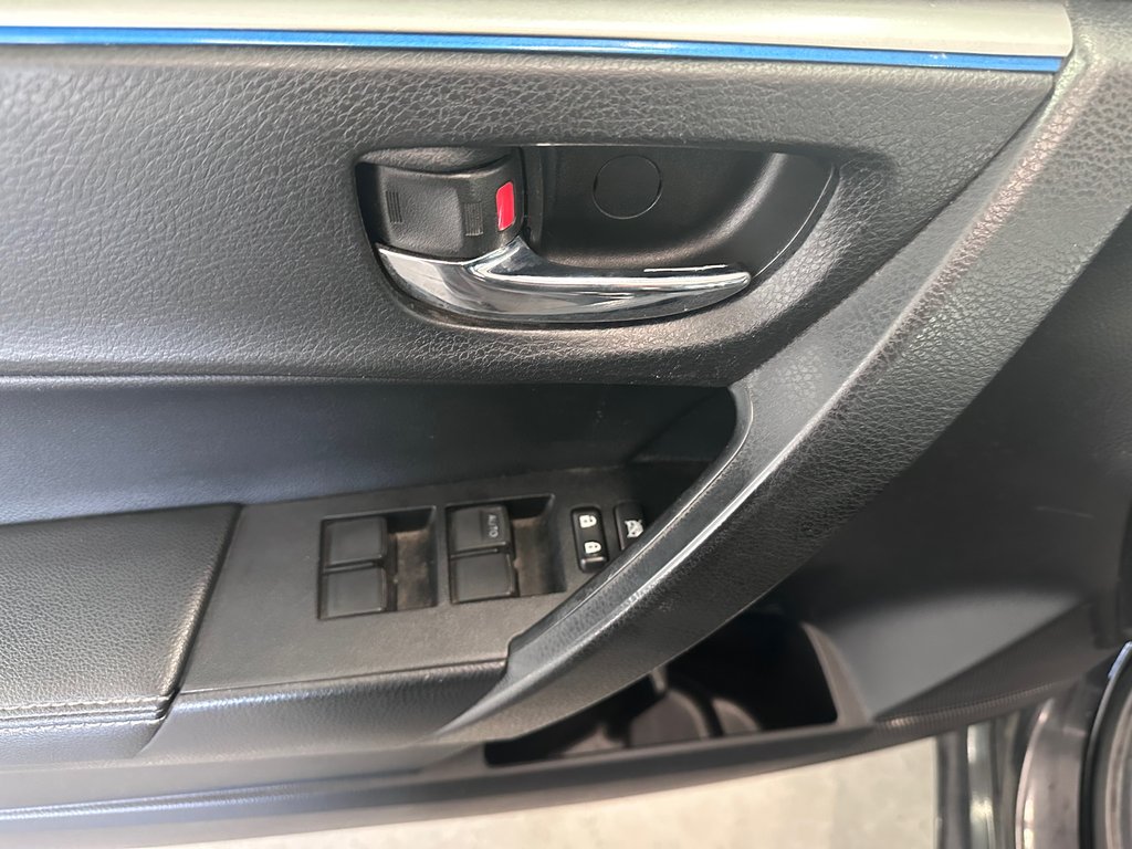 Toyota Corolla SE GROUPE AMÉLIORÉ / CUIR / TOIT 2014 à Cowansville, Québec - 23 - w1024h768px